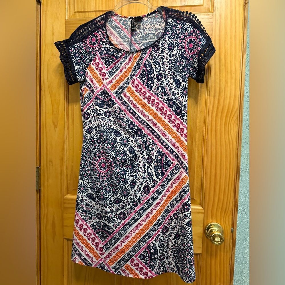 New Directions size M petite multicolor short dress with crochet details